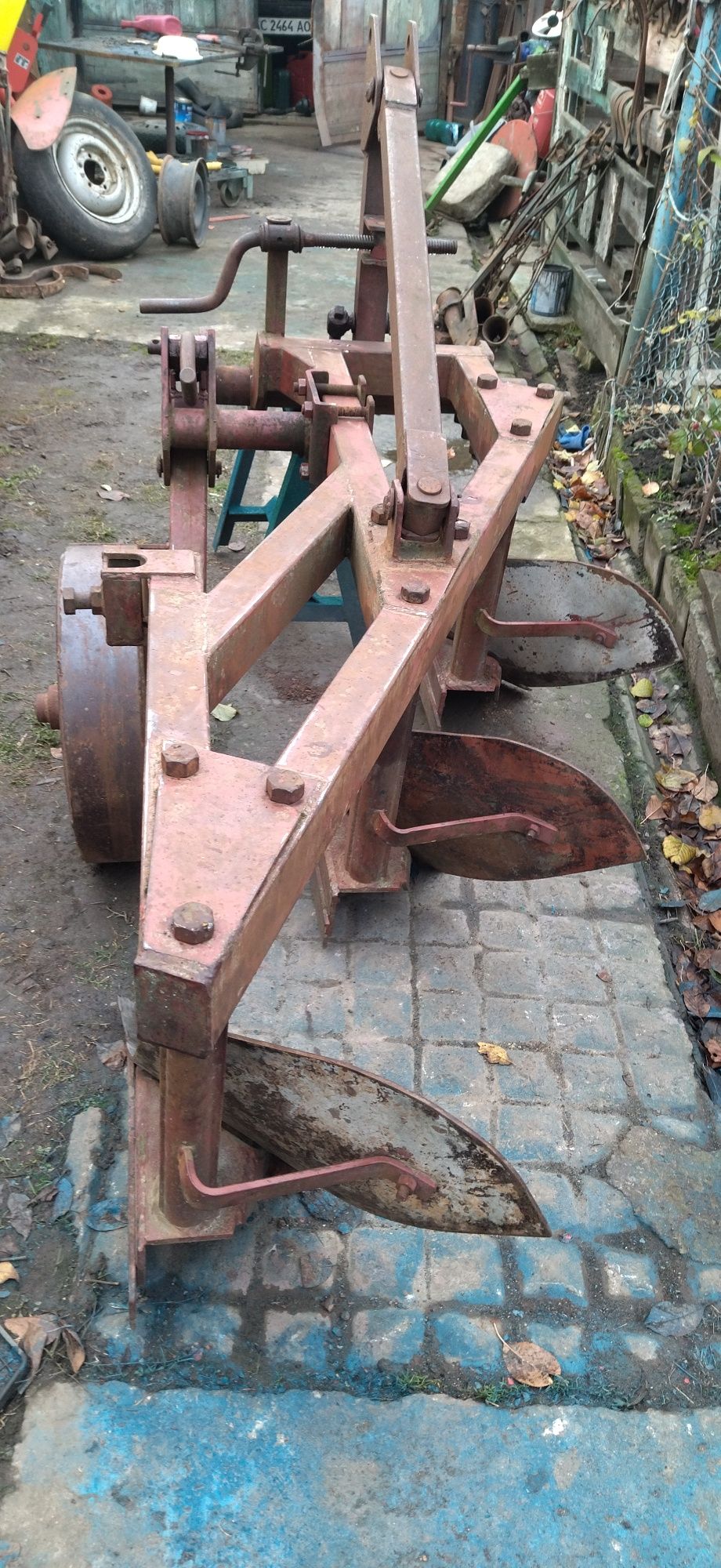 Продам трьохскибовий плуг