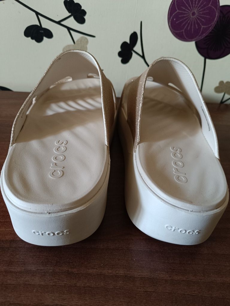 Продам женские шлепки crocs размер W10, оригинал.