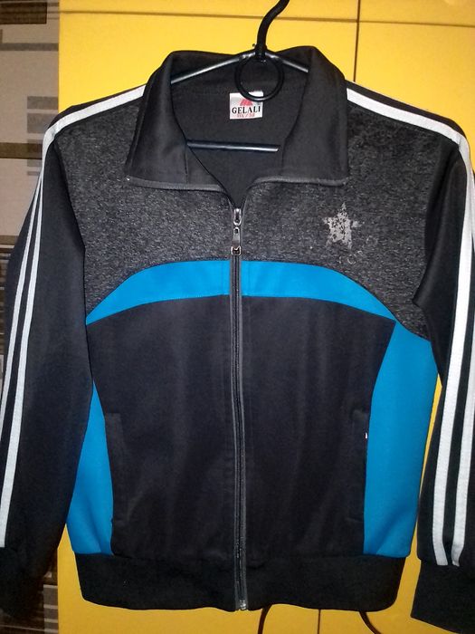 Спортивная кофта на 11-12лет.