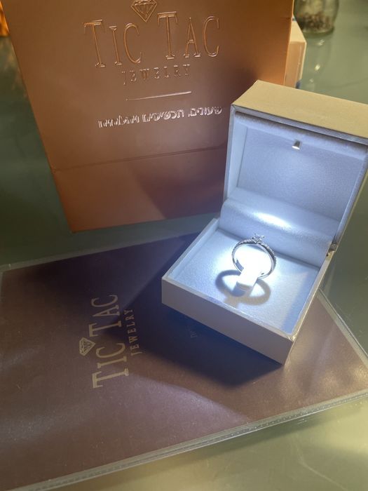 Обручка з діамантами