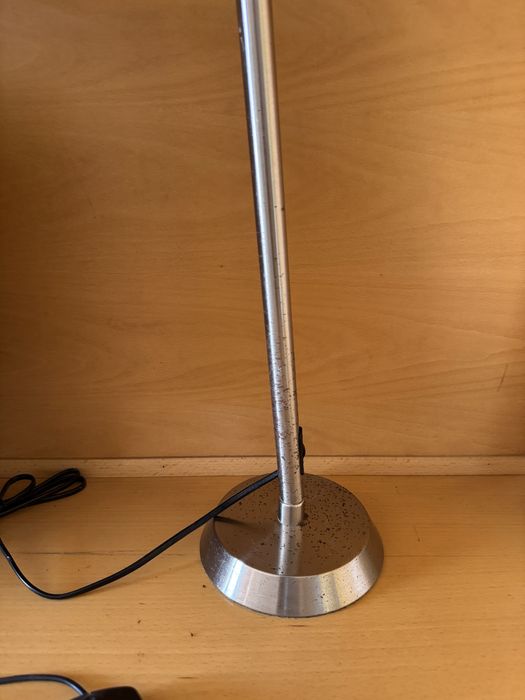 Candeeiro de secretaria cinzento