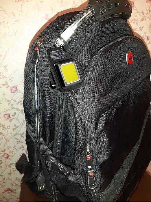 Дуже гарний рюкзак з USB та ортопед.спинкою + ліхтарик + дощовик