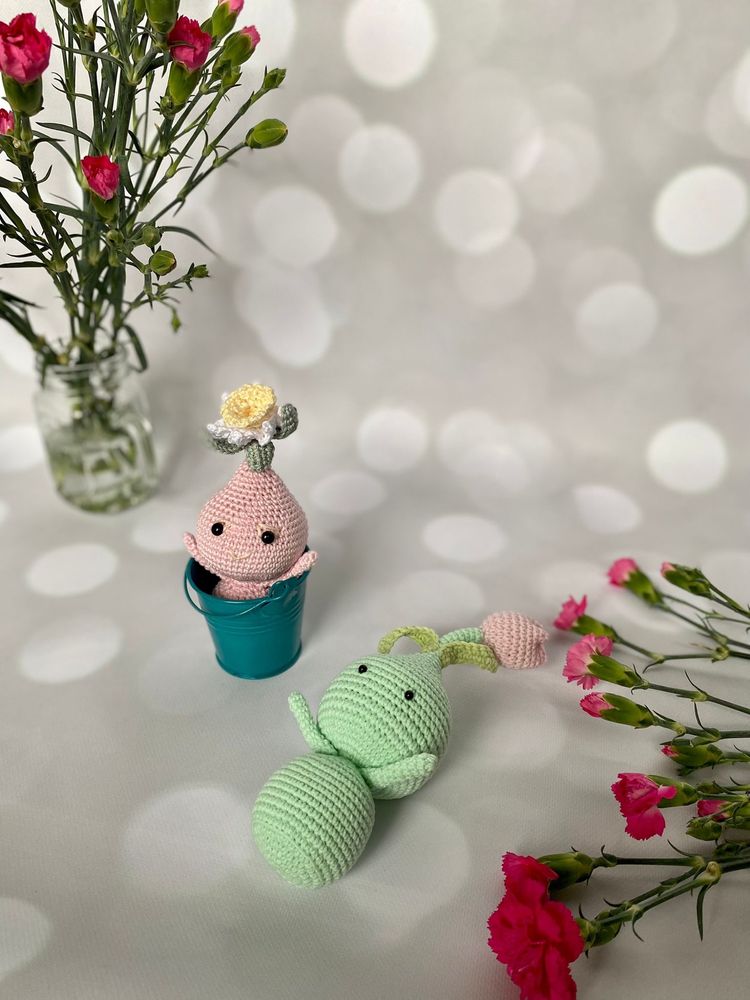 Kwiatek handmade lalka szydełko amigurumi