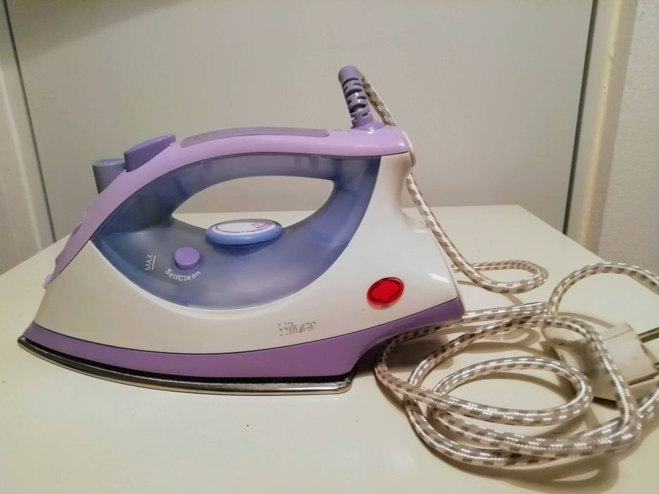 2 ferros a vapor impecáveis