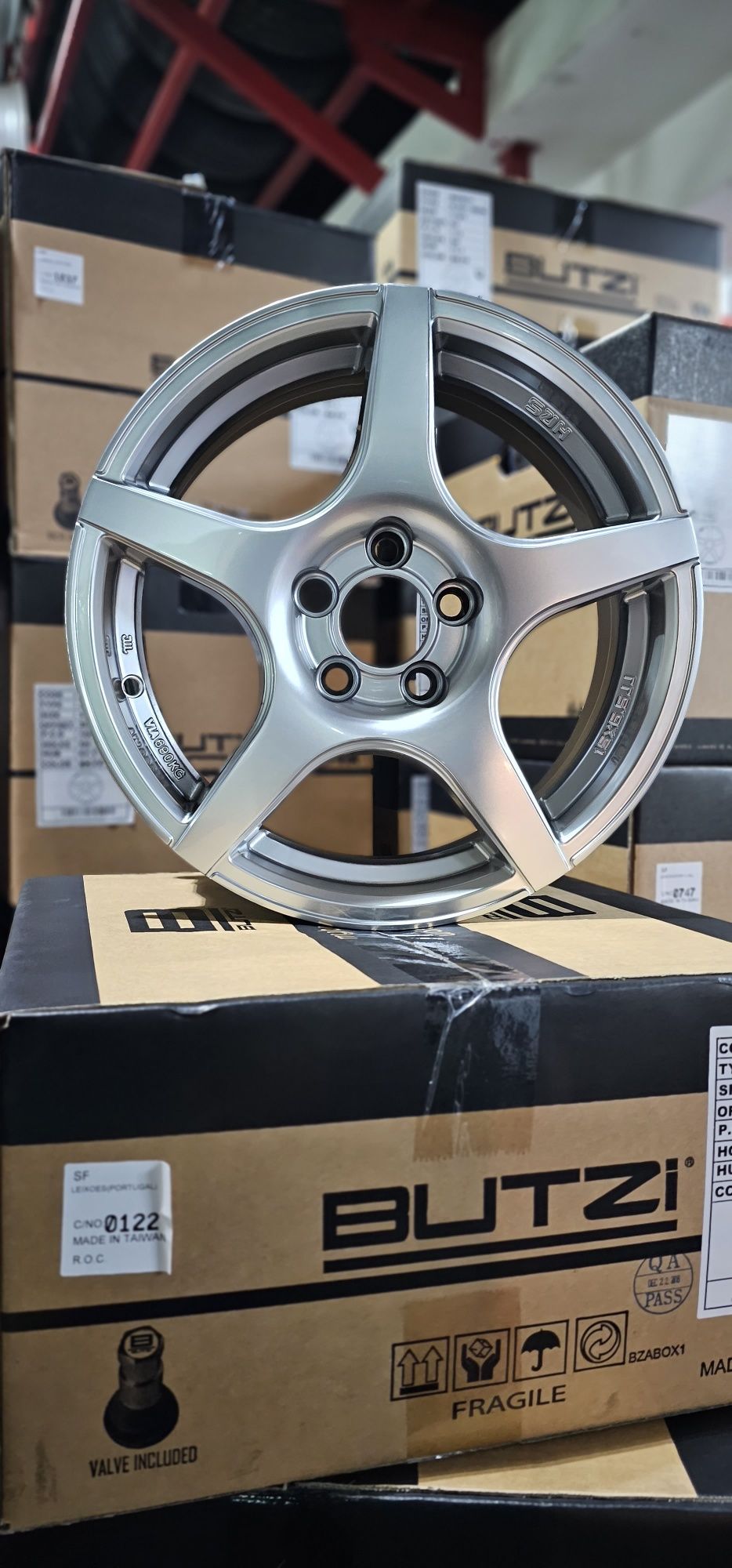 Vendo Jantes Novas Butzi 6.5R15 et38 5x100
