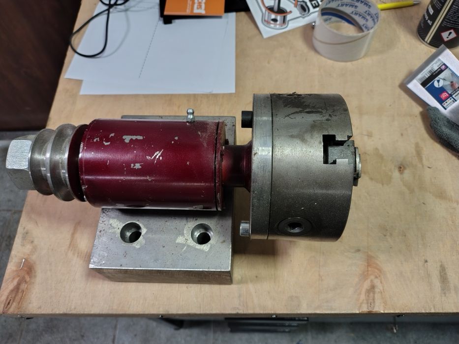 Wrzeciono plus uchwyt bison 125 mm