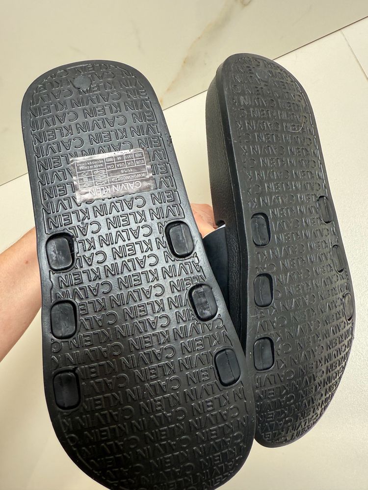 Czarne klapki plażowe Calvin Klein 35/36