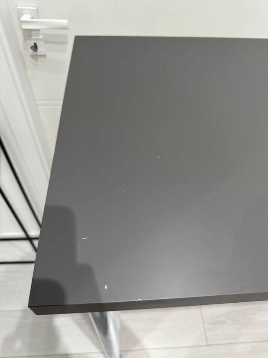 Stół na wysokich metalowych nogach 110 cm H - wystawy, targi, warsztat