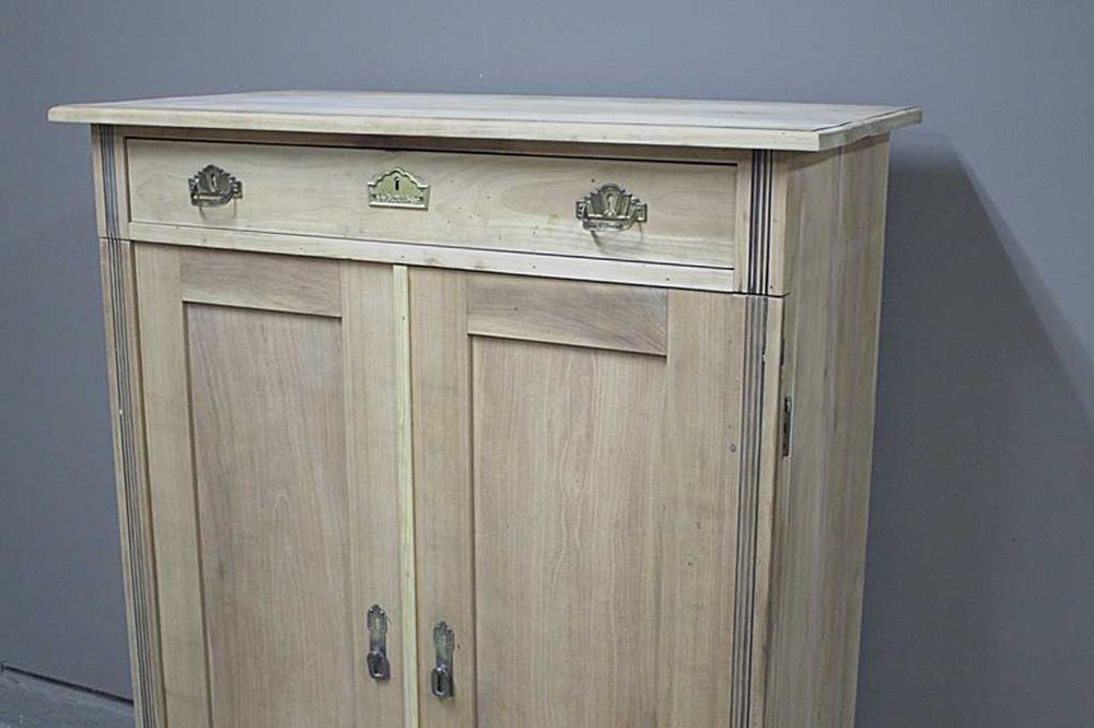 Piękna Bieliźniarka Eklektyczna Antyk