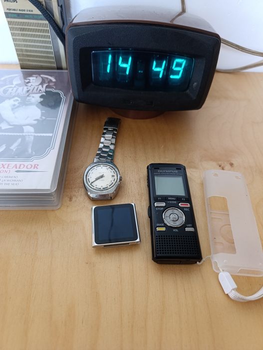 Продам колекційні речі (ретро та вінтаж):

Шкіряний ремінь з металевою