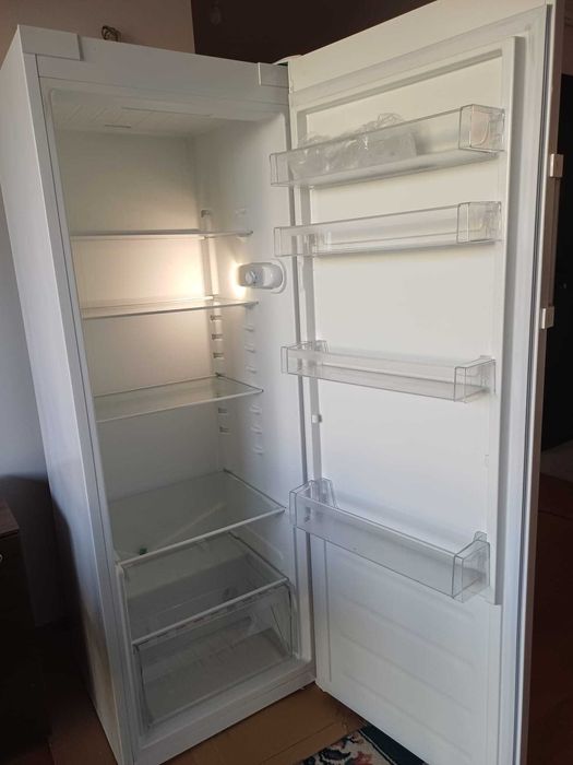 Lodówka wolnostojąca Indesit SI6 1 W stan b.dobry używana w biurze