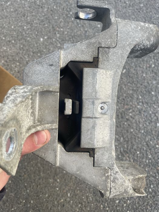 Подушка двигуна  оригінал chevrolet volt1 2011-2015 подушка двигателя