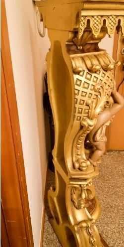 Extraordinária coluna de talha dourada (ouro fino) em estilo barroco.