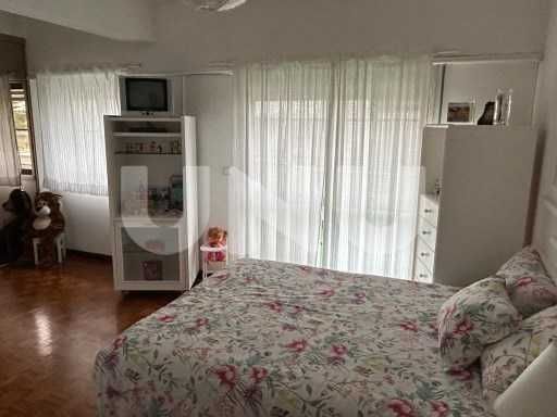 APARTAMENTO EM QUEIJAS, Com garagem e terraço