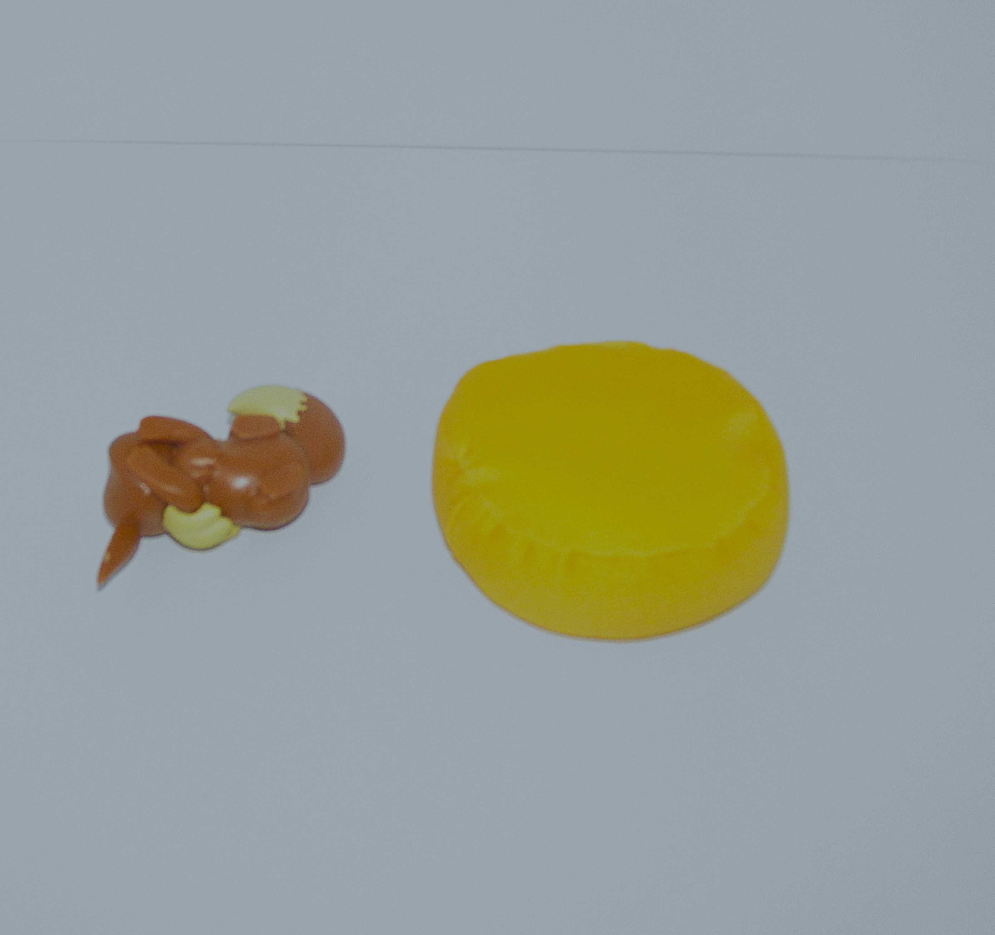 Pokémon Eevee com Almofadinha "Amarelo Mostarda"