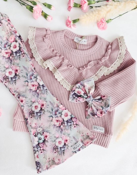 Nowy Komplet Helen Dzwony + sweter 134cm i inne