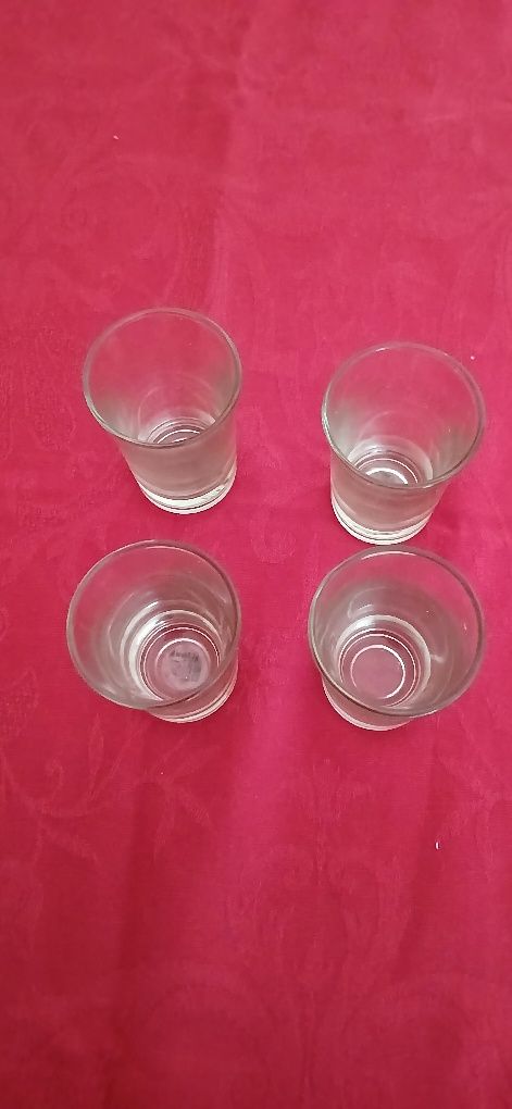 Quatro copos de shot, novos