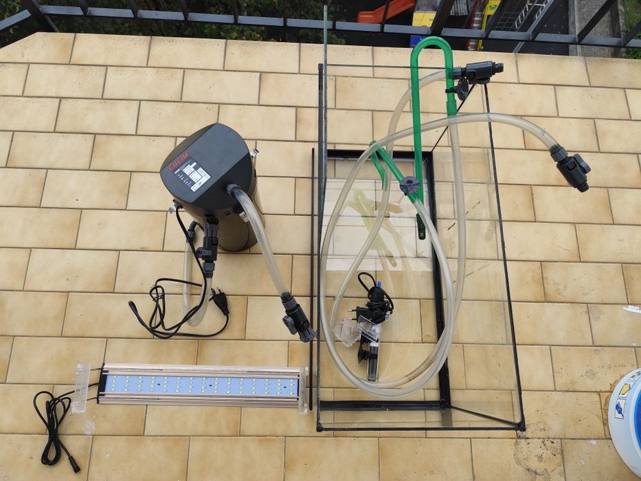 Vendo aquário completo 60x30x35