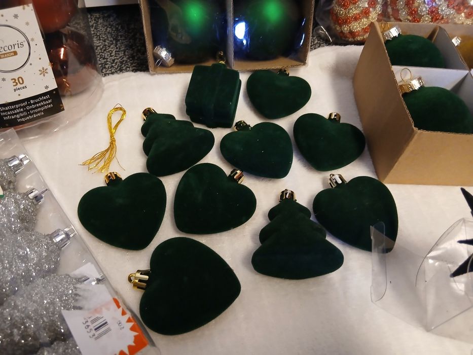 Новорічні іграшки на ялинку