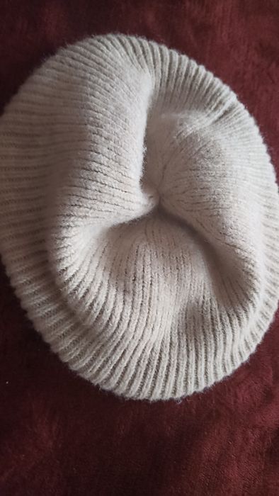 Берет жіночий , бежевий