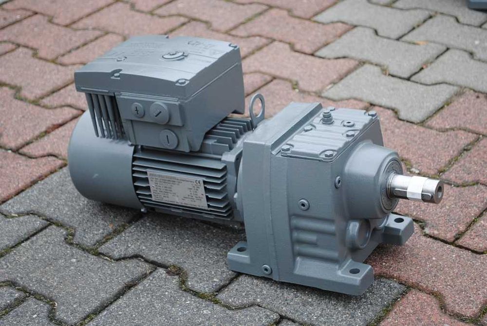 MOTOREDUKTOR 0.11/1.1kw 12-123obr. FALOWNIK! SEW