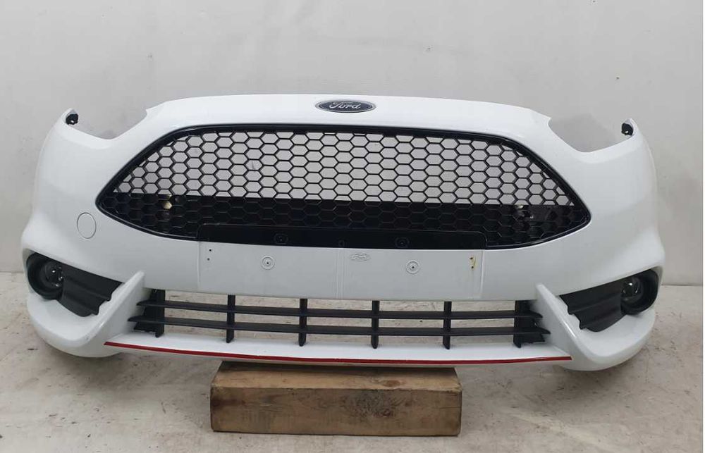 Передний бампер Ford Fiesta MK7  usa в цвет st рест дорест