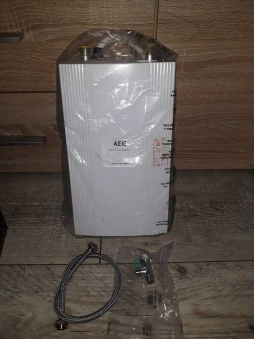 Przepływowy trójfazowy podgrzewacz wody AEG