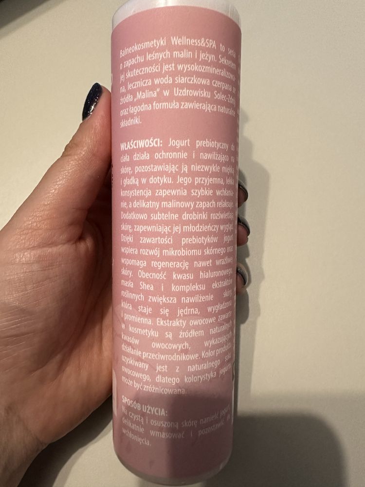 Balneokosmetyki odżywczy jogurt do ciała z rozświetlającymi drobinkami