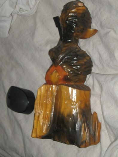 Интерьерная деревянная резная фигурка зайца с гитарой