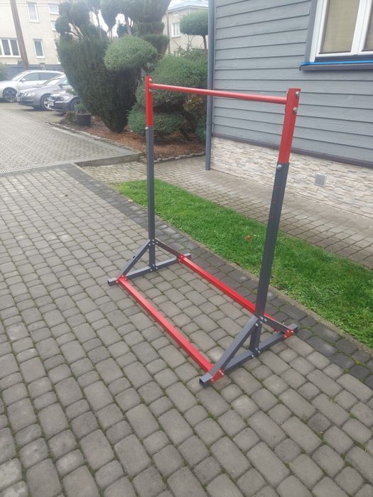 Wyciąg i drążek wolnostojący regulowany .