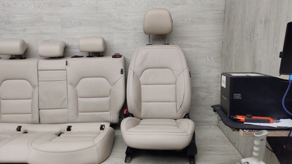 Сидіння водія пасажира з AirBag диван задній  Infiniti QX30