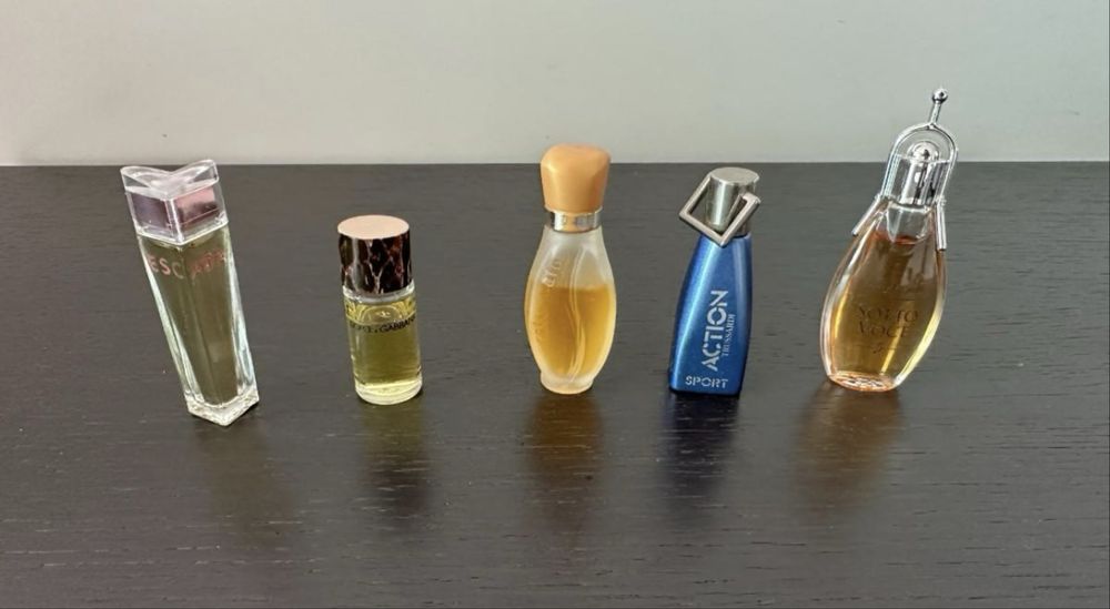 56 miniaturas de perfumes - coleção (1 euro cada)