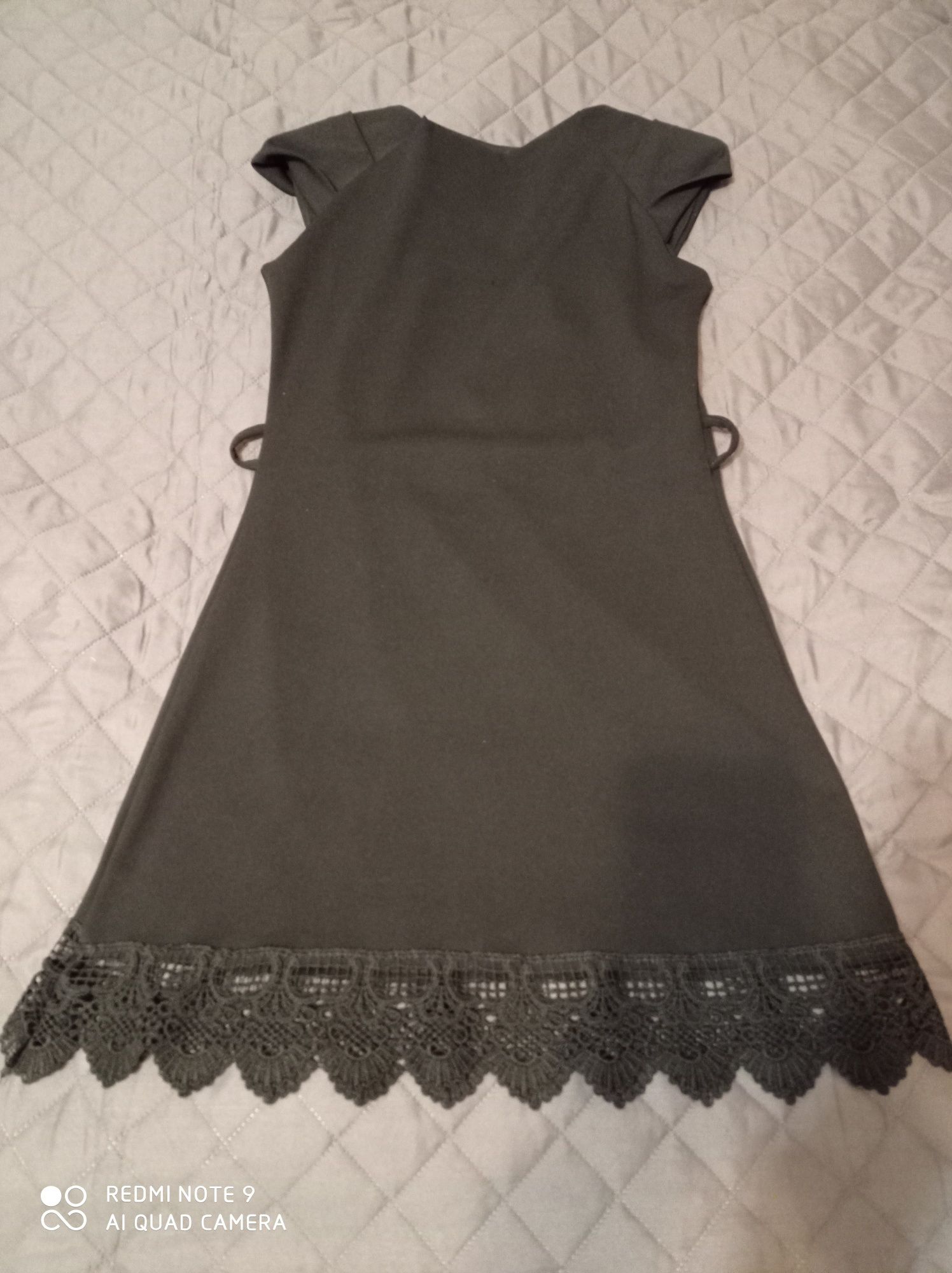 Sukienka z koronką mała czarna M