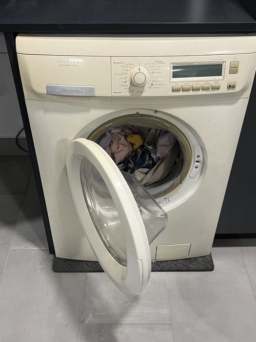 Maquina lavar e secar roupa Eletrolux