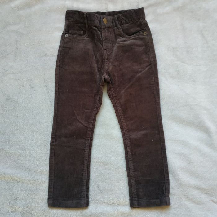 Nowe spodnie sztruksowe z elastanem czekoladowe 110