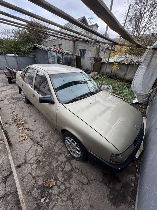 Opel vectra  A 1992 року