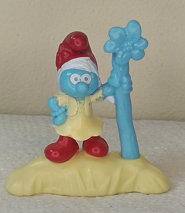 44# Smerfetka - figurka Peyo/McDonald's 2017.