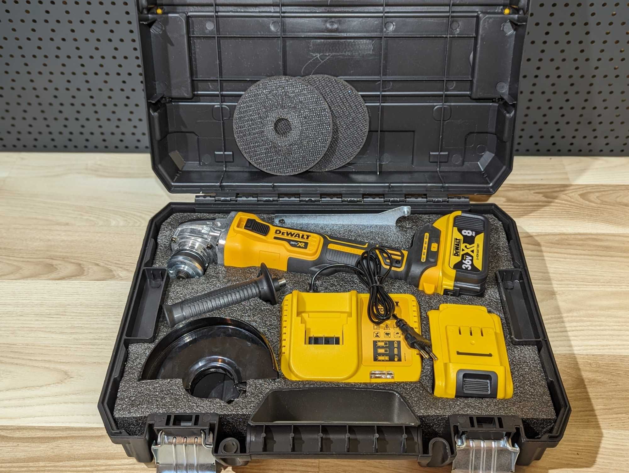 Болгарка аккумуляторна DeWALT DCG405P2 36V 1200 Вт Девольт