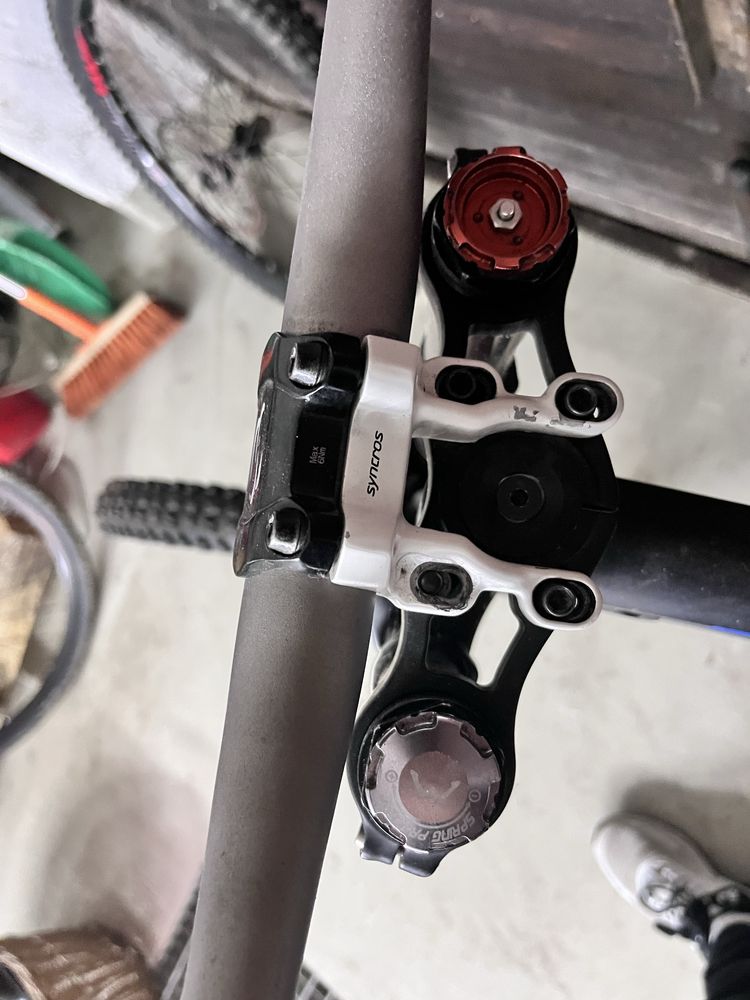 Amortyzator 200mm, koła i zębatka z dystansami do single speed