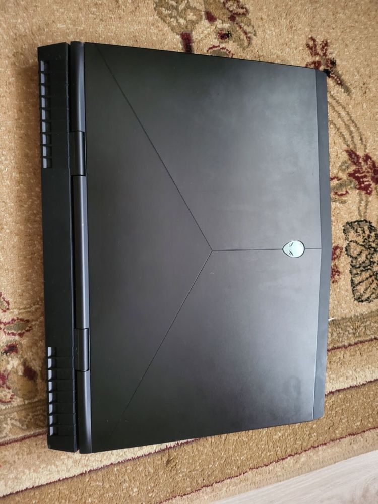 Dell Alienware R5 17.3 Core i7-8750H RAM 16ГБ/512Gb GeForce GTX 1070