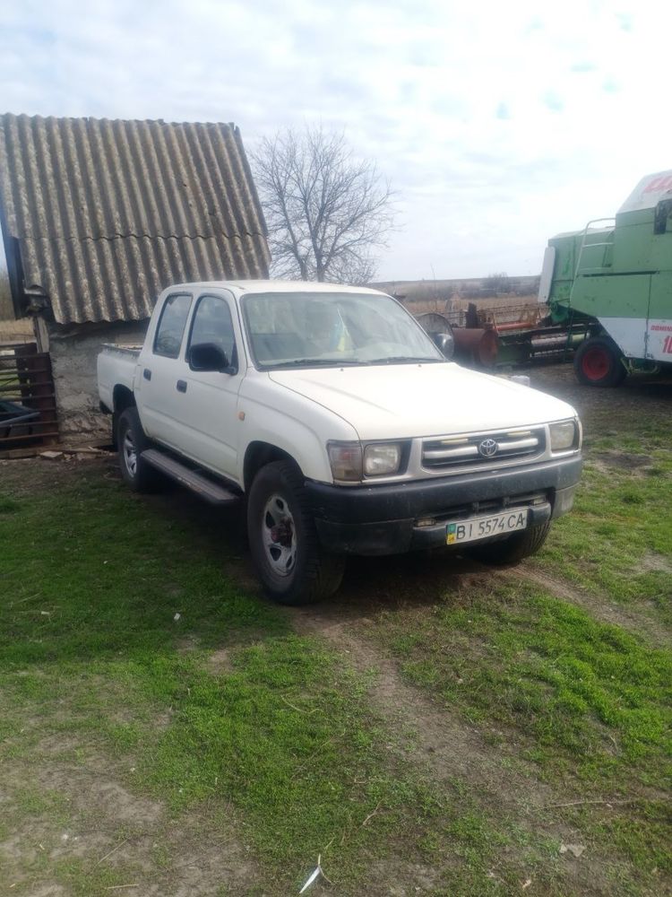 Toyota Hilux 2000 рік