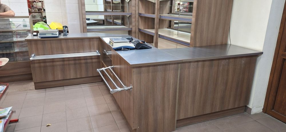 Lada sklepowa segmentowa