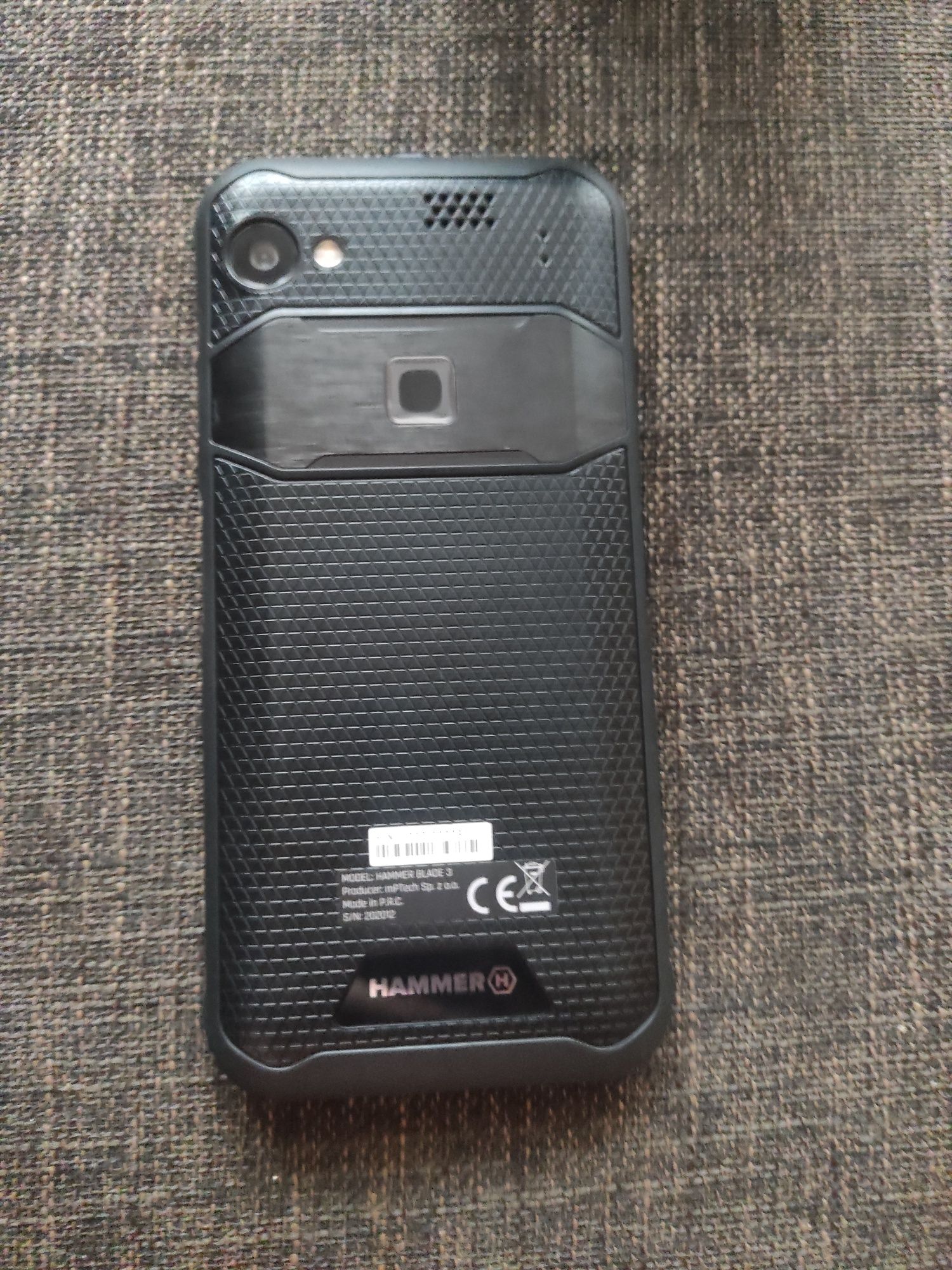Nowy-telefon Hammer Blade3