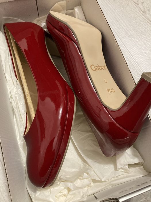 Buty czerwone, nowe