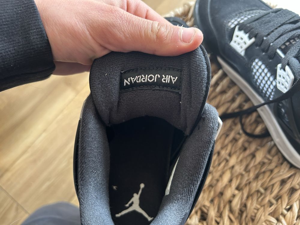 Jordan4 white thunder