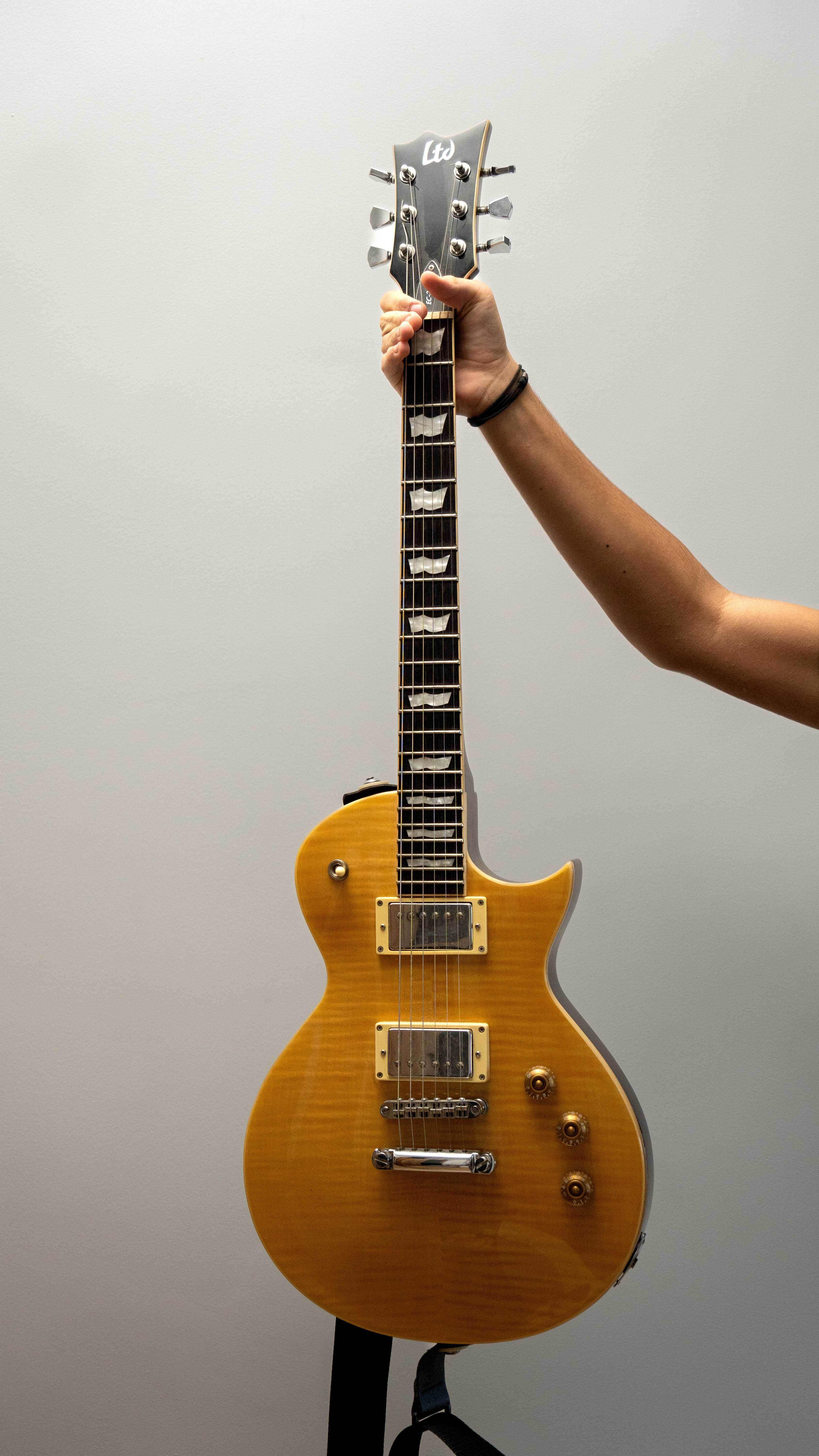 Guitarra ESP LTD EC-256 - Em bom estado