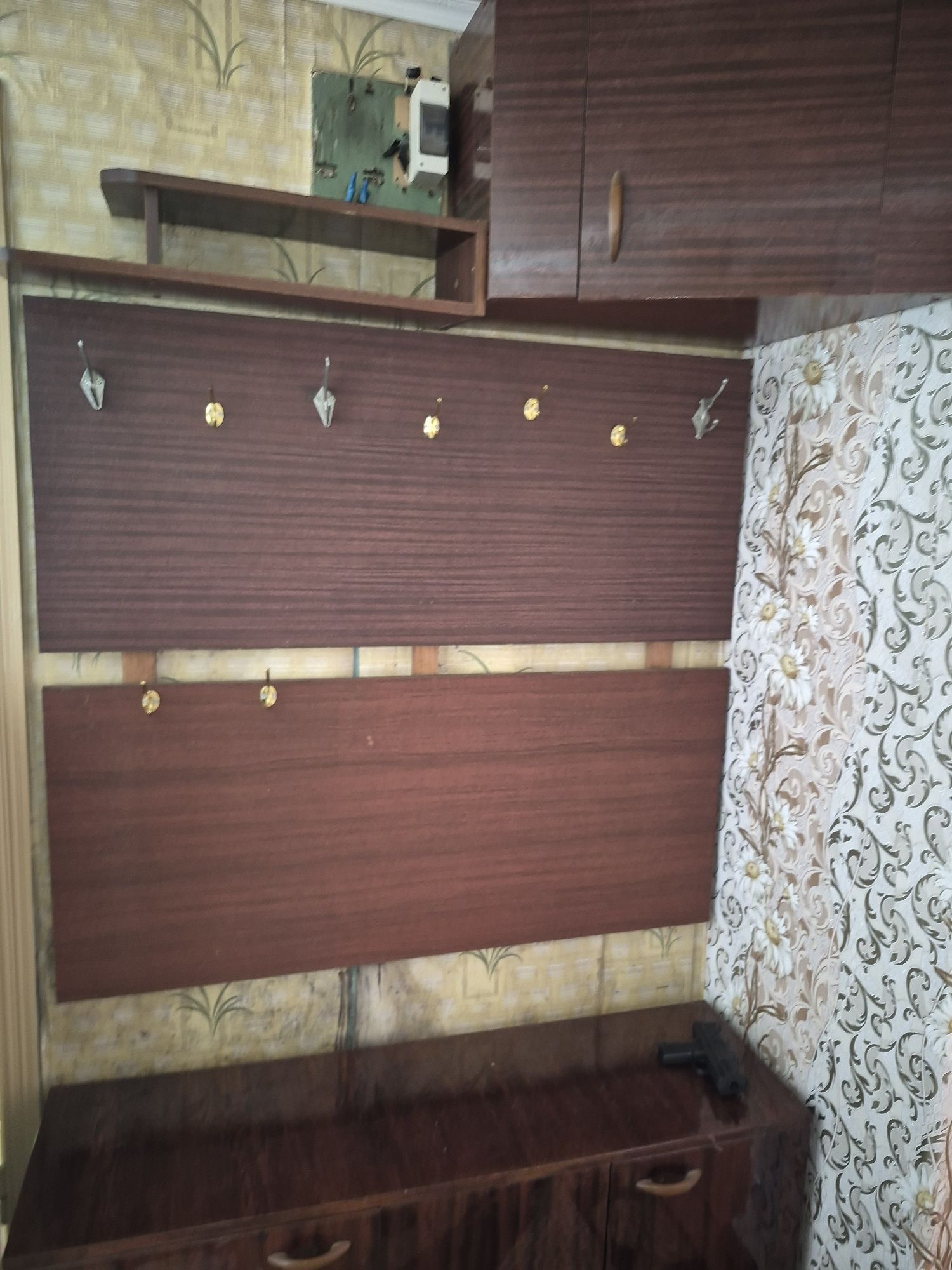 Шкаф лакований трьохдверний,раритетні шкафи