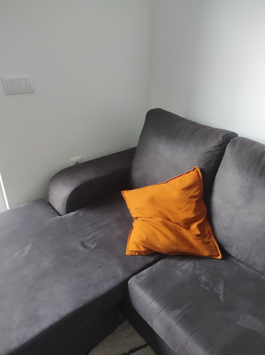 Sofá castanho 3 lugares com chaiselong