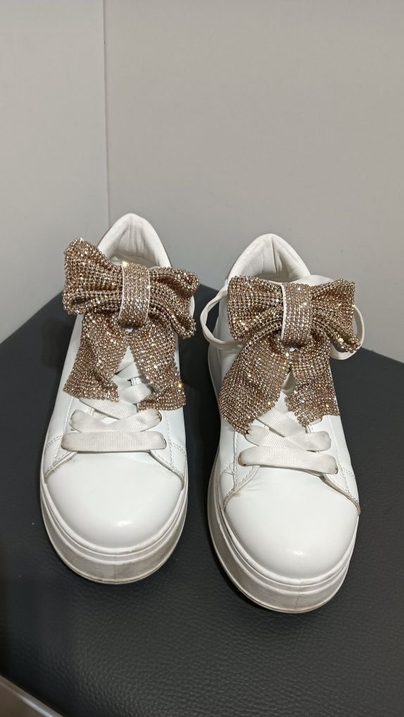 Śliczne sneakersy,adidasy z kokardą