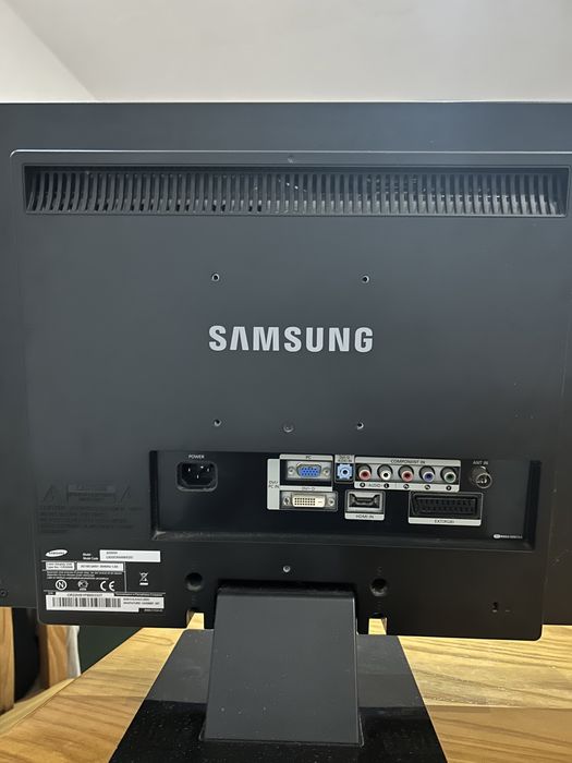 Samsung SyncMaster 225MW (22") - Full HD Preto TV e Monitor PC - LCD